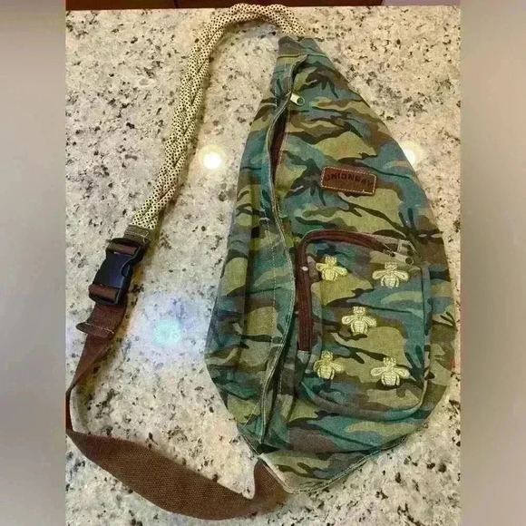 Union Bay Sling Pack - Picture 1 of 7